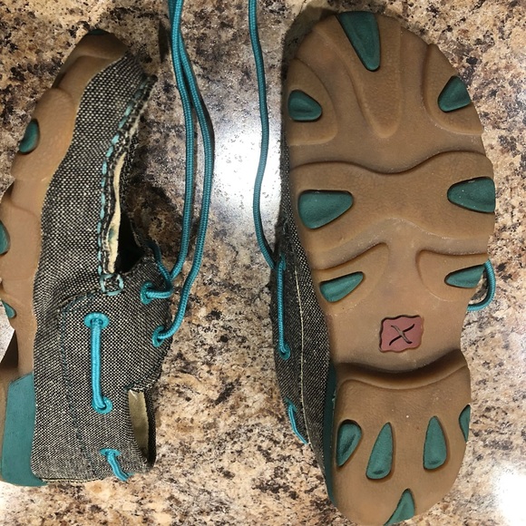 Twisted X girls shoes, size 2M - Picture 3 of 4